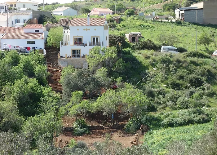 Albergue On The Hill