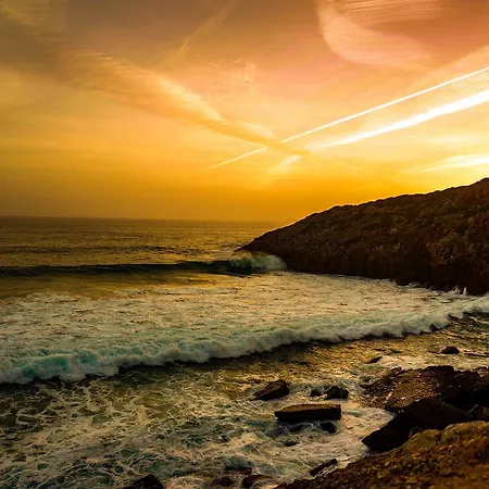 On The Hill Hostel Raposeira (Faro)